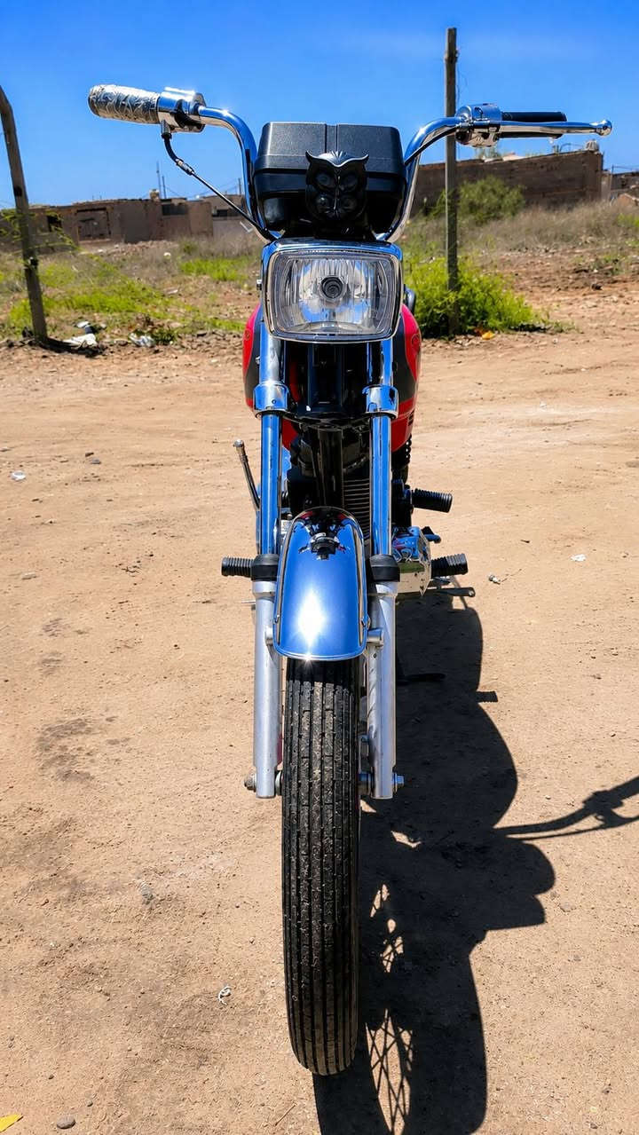 @الكل 

دراجة اوراق اوراق.

 للبيع بيها محرك اله شلعه ومعدل فول محرك بارتـ 150cc كلجات طرد مركزي......

450الف وبيها مجال حگ شراي...

***********رقمي....
