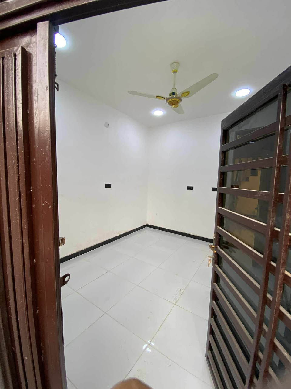 بيت جديد للايجار العنوان التقية مجمع الروان البيت طابقين فوول مواصفات للتواصل 0782331
بيت جديد للايجار العنوان التقية مجمع الروان البيت طابقين فوول مواصفات للتواصل *********** او ***********
