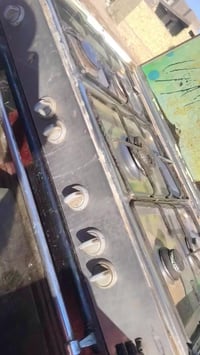 طباخات عدد ٢نضيفات كريازي بس لفرن ماته مشتغل وذاك ثاني ماعرف شنو نوعيت...