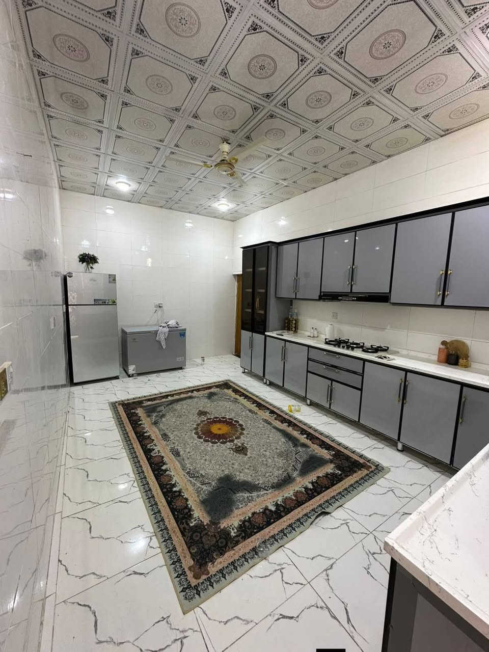 ا#سعد الله اوقاتكم بكل خير ⁉️
دار للبيع ❤️‍🔥
مساحه /245متر  
جنس العقاري :طابو زراعي باسم عراقي سند 25 وكاله ونصخ من الطابو وكاتبه من المالك مباشر 
العنوان / البصره ابو الخصيب منطقه النزيله  
يحتوي / غرفتين 2 منام 
وديوان و صاله و وطبخ 
وصحيات داخليه و خارجيه 
جميع الخدمات متوفره ماء كهرباء مدراس نت كلشي قريب 
السعر /90 مليون وقابل للتفاوض***********
