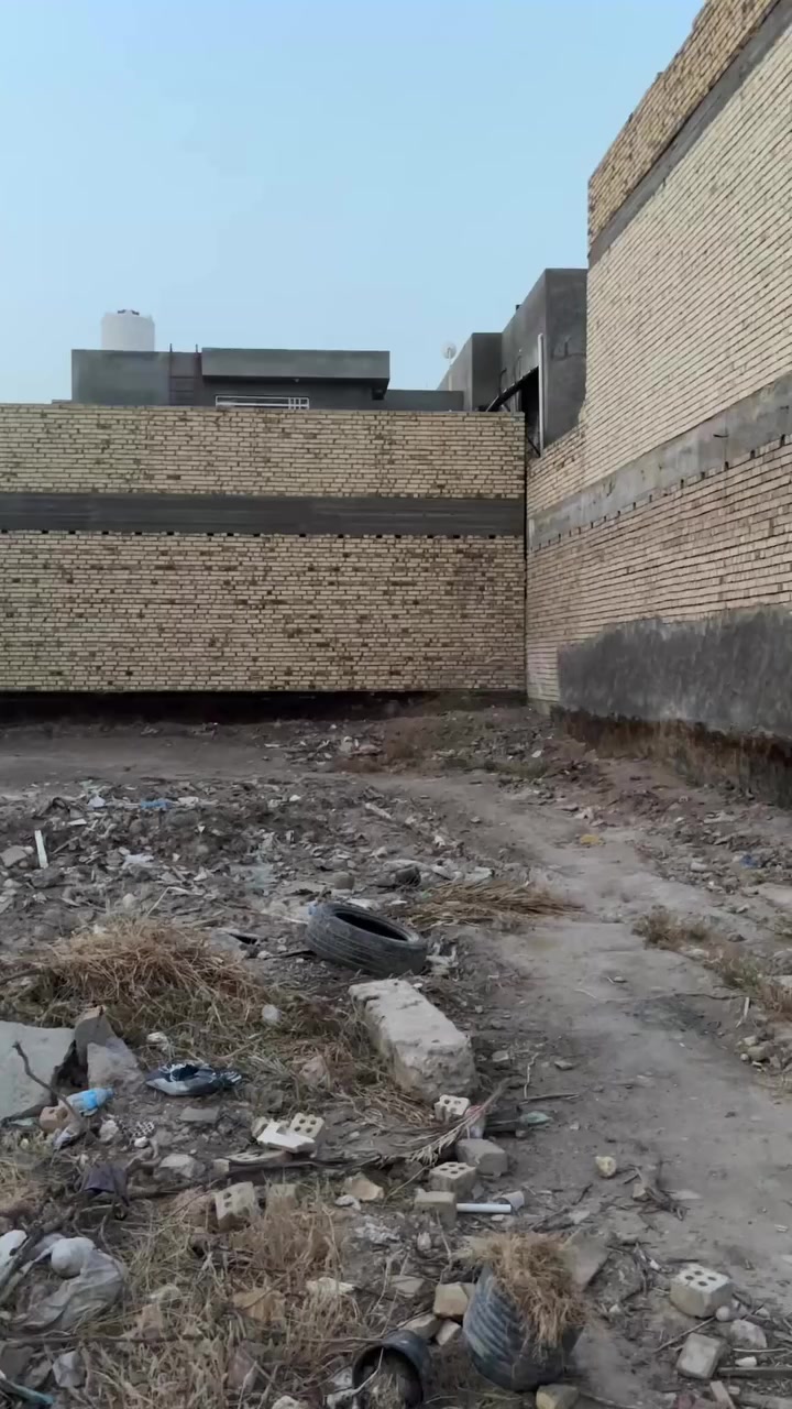 السلام عليكم قطعه للبيع المساحه 200 متر طابر صرف الواجهه20 متر نزال 10
المنطقه محيزم الرابعه 
جنس الارض طابو صرف بأسم شخص واحد 
الموقه بالضبط الشارع اليربط بين 80 و100 خلف الملعب موضح بالفديو 
وبيه اجازة بناء 
عرض الشارع 15 
موقع مميز على شكل حرف T 
اذا توكف صير شارع الملاعب على ايدك اليسرة 
وشارع100 على ايدك اليمنه 
ومقابيلك الشارع العام 
السعر كاملة ب185 مليون وبيه مجاال 
تريد 100 هم ترهم 93 مليون وبيه مجال 
شوفني اغني بالسعر لتخابرني ولا ضوج روحك  
للاستفسار الاتصال 
*********** 
واتساب موجود
