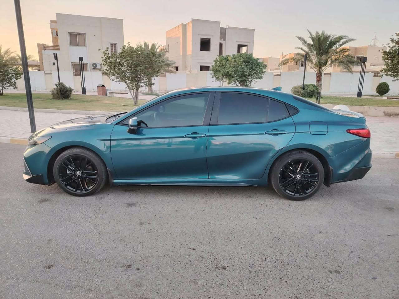 للبيع | تويوتا كامري SE هايبرد 2026 – وارد أمريكي
🚗 الموديل: 2026
🎨 اللون: فيروزي
✅ الفئة: SE Hybrid
كاتي. اربيل
⚙️ المحرك: 2.5 لتر هايبرد (225 حصان)
🔄 ناقل الحركة: أوتوماتيك eCVT
🚘 نظام الدفع: أمامي (FWD)
📏 الممشى: 1.000ميل فقط
المواصفات:
تشغيل بصمة (Push Start)
دخول ذكي (Smart Key)
شاحن لاسلكي
شاشة معلومات تدعم Apple CarPlay وAndroid Auto
شاشة عدادات رقمية
كاميرا خلفية
مثبت سرعة راداري
نظام المحافظة على المسار
أوضاع القيادة: ECO / NORMAL / SPORT / EV
فرامل إلكترونية مع Auto Hold
جنوط رياضية 18 إنش
مصابيح LED
مكيف أوتوماتيك
استهلاك اقتصادي ممتاز للوقود
الضرر 
نصف جاملغ +ربع باب خلف السائق. صبغ

📍 الموقع: تكريت
📞 للتواصل: ***********
