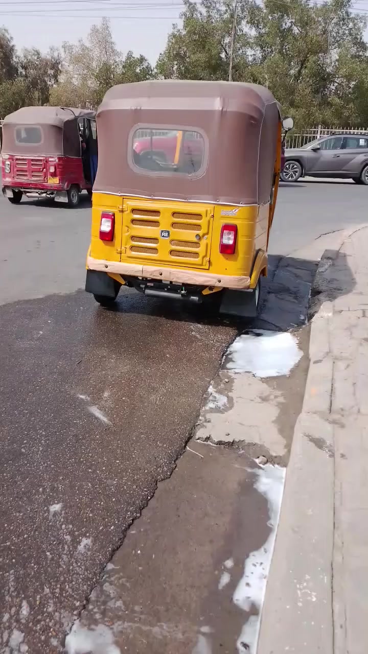 سلام عليكم ورحمه تكتك 2020 شهر 12 كفاله عامه بيهه بس دوس من الصبغ والمعجون التكتك نضيفه كلش السعر 7500 وبيهه مجال بسيط الرقم *********** العنوان بغداد الشعله اتصل ودلل
