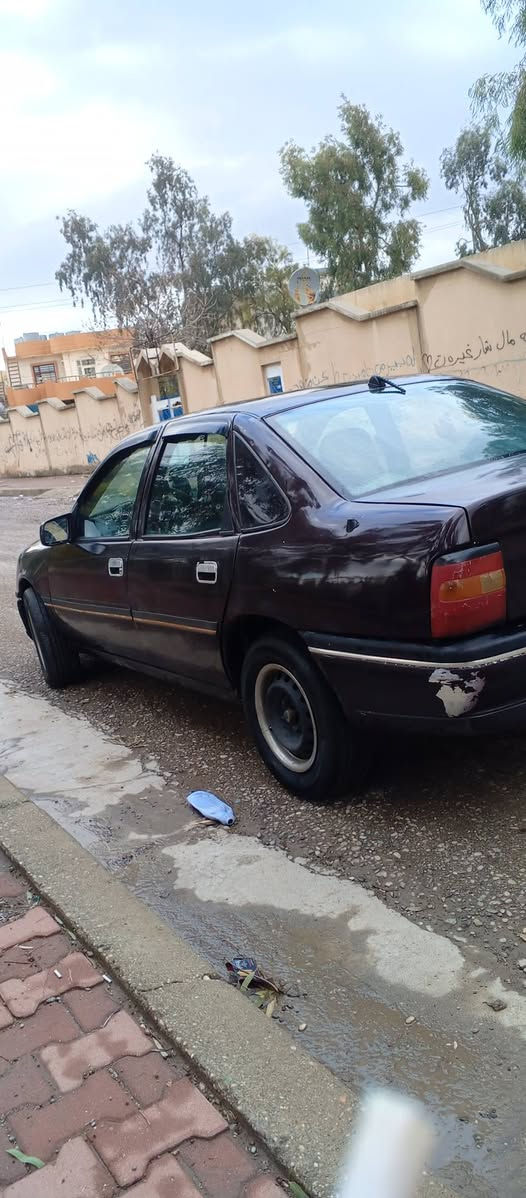 سەرەتا سڵاوو بەناوی خوای گەوڕە
ئۆپڵ ڤکترایا 1991 
مەکینە 20
سەنەوێ و وەکاڵەێە بەشەرەتی ئەوەڵیات 
بێ ڵیدراوی
بی دەعم
سەیارەیەکی تابیڵی پاک ۆ پوختەێە
ڵایت زینون
دەبڵ دەشبووڵ
واتا میل و کیڵۆمەتر
گیرو بەشەرت
مەکینەی کەمێک دووکەڵ ئهکات 
تایەی خراپ نیە
چوار سەماعەی باشوو سیدی باشی ڵەسەرە
سعری 13 مەعامەڵەەکی برایانە
مشتەری نی سەرم مەهیشینە
***********
