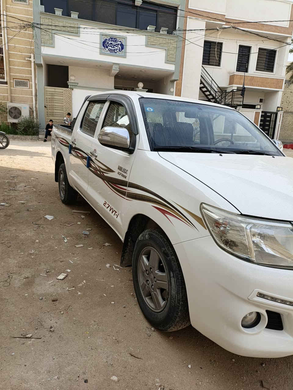 سلام عليكم تيوتا هايلوكس 2015 على وضع الشركه كفاله عامه من كلشي رقم بغداد انكليزي السياره على وضع الشركه كفاله عامه لون ابيض تخبل السياره السعر 245 وبيها مجال  مكاني  كربلاء شارع احمد الوائلي فرع الحداد الرقم *********** عذرا غير متواجد عل نت وشكرا
