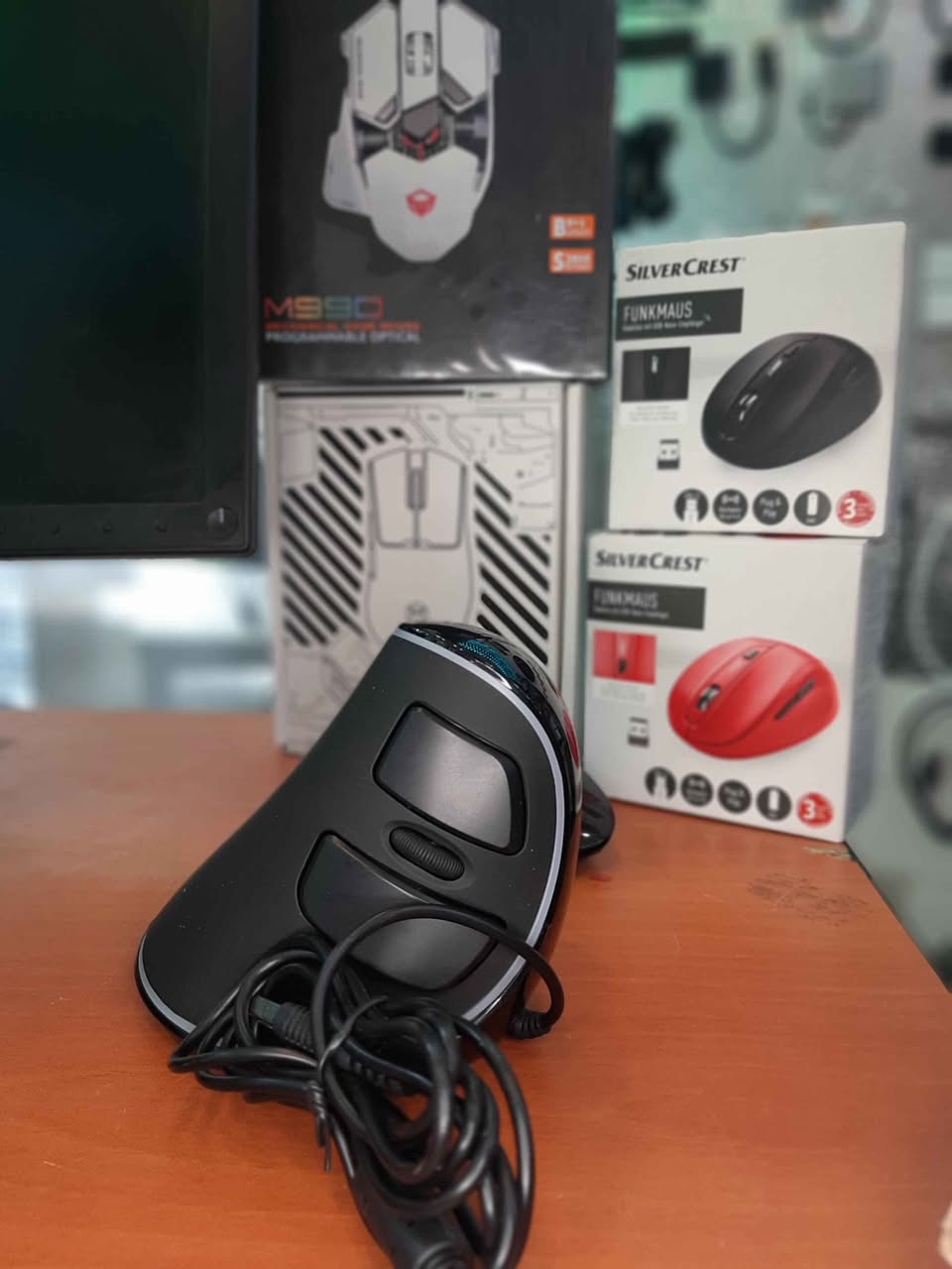 🖱️ ماوس DELUX M618 PLUS العمودي (Vertical Mouse)
💥 بسعر 20,000 دينار عراقي فقط!
إذا تقضي ساعات طويلة على الكمبيوتر فهذا الماوس هو الخيار المثالي، بتصميم عمودي مريح يساعد على تقليل إجهاد المعصم ويوفر راحة أكبر أثناء الاستخدام.
✅ تصميم مريح (Ergonomic)
✅ أزرار جانبية للتنقل بسرعة
✅ دقة واستجابة ممتازة
✅ توصيل USB – يعمل مباشرة بدون برامج
✅ مناسب للعمل، الدراسة، التصميم والاستخدام اليومي
💰 السعر: 20,000 د.ع فقط
🚚 التوصيل متوفر إلى جميع محافظات العراق
📦 الكمية محدودة، سارع بالحجز!
📩 للطلب أو الاستفسار راسلنا على الخاص، وسيتم الرد بأسرع وقت. 🔥 أربيل, العراق


**إذا كنت صاحب هذا الإعلان وتريد حذفه لأي سبب، رجاءا أرسل رسالة إلى الدعم الفني**