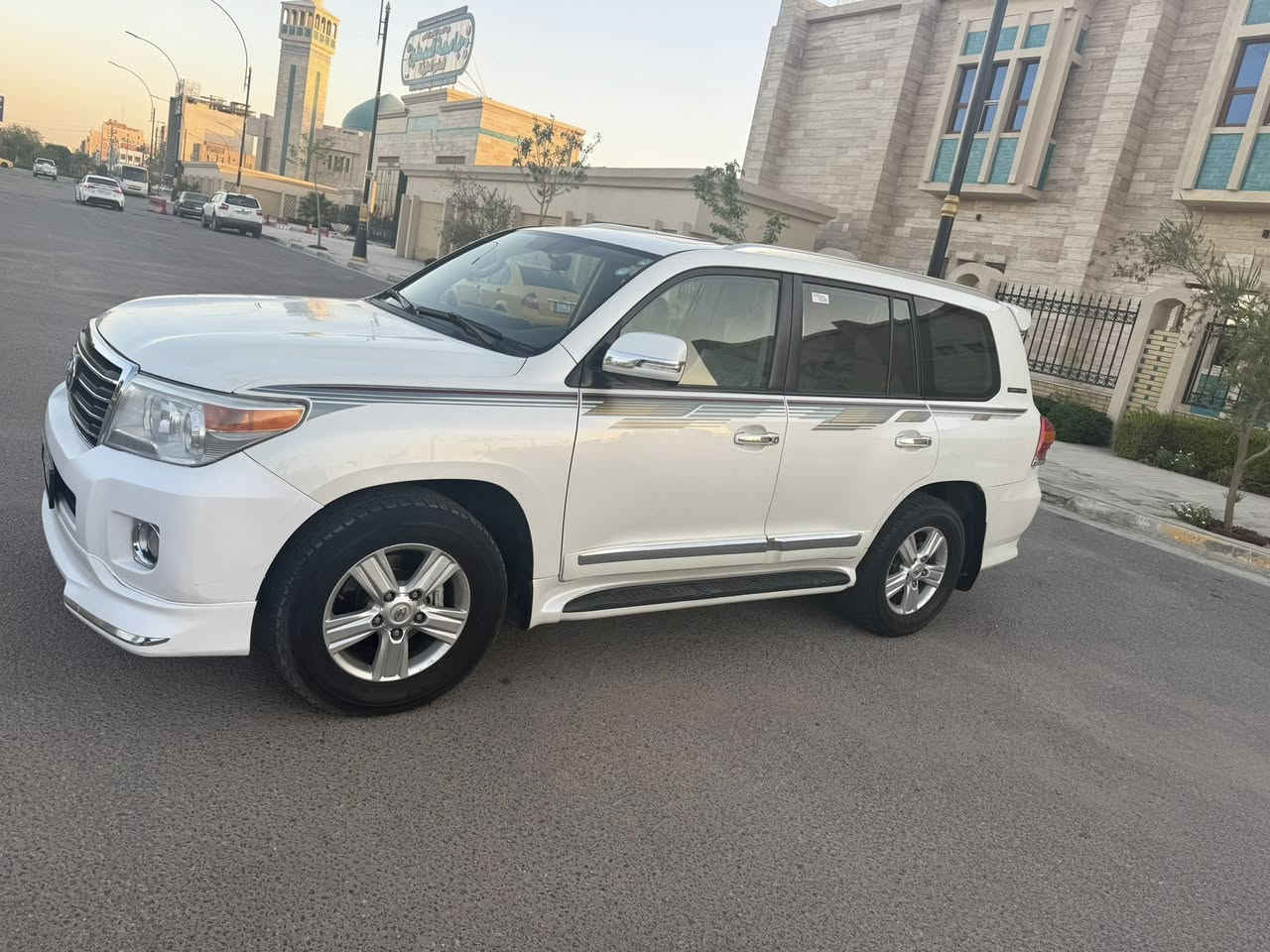 سلام عليكم لاندكروز 13 حلوه سياره كير مكينه خير من الله شرط فحص سياره باسمي تحويل مباشر 
سياره بيهه جاملغ امامي فقط مبل وكاله اي دواخل ماكو اي ضربه قويه ماكو شرط الفحص 
موقهه كربلاء سعرهه 360 بيهه مجال لطيبين الي ما تعجبه سياره يعبر المنشور رحمه الله والديه 
***********
