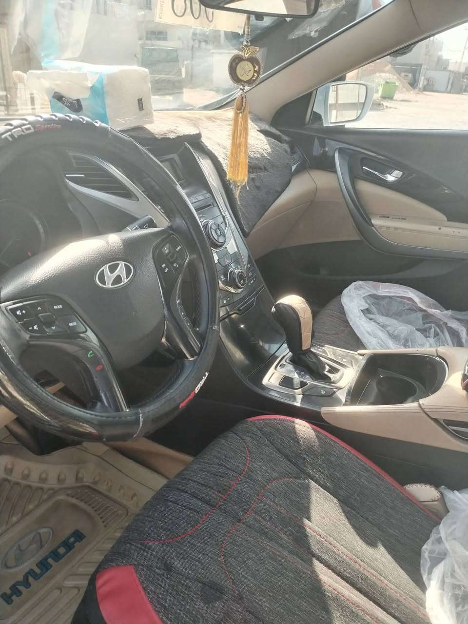 السلام عليكم للبيع او المراوس ازيرا موديل ٢٠١٤ وارد خليجي لون صدفي محرك ٣٠٠٠  مواصفات نص فول داخل لونين تحكم استيرن  تدفئه وتبريد قطعتين برده خلفيه بردات جانبيه مري اشاير ترحيب مري شفط تدفئه كشنات وبيها بعد مواصفات دواخل شركه صدر امامي خلفي جديد تخم تاير جديد سياره جاهزه ان شاء الله صبغ قطعه واحده السعر118  مكان السياره الانبار فلوجه الاتصال على الأرقام ***********  ***********
