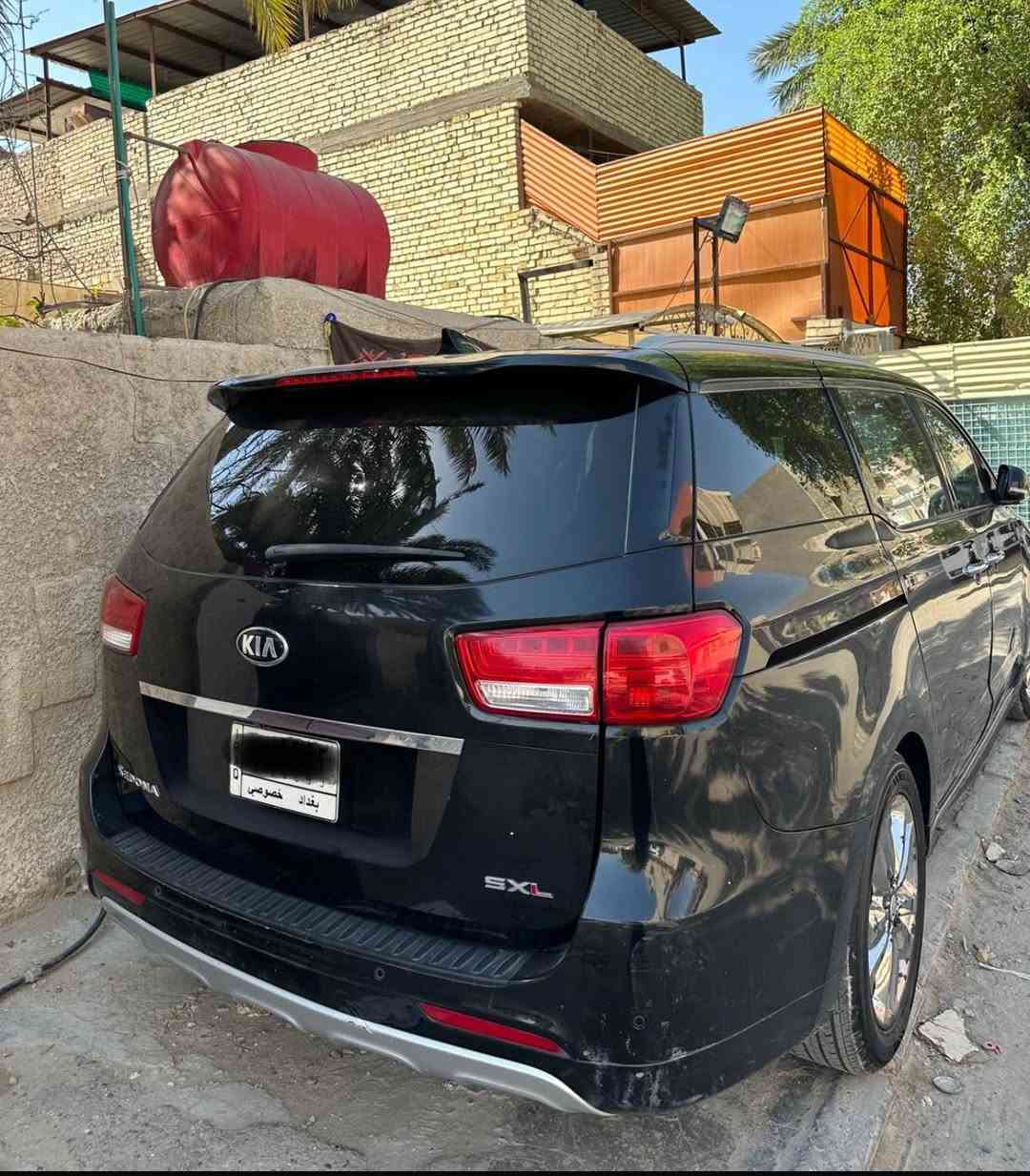 السلام عليكم 
اخوان للبيع او المراوس حسب القناعه 
كيا سيدونا 2016 محدث 2020 
رقم بغداد خصوصي ، فول مواصفات تحكمات ستيرن ،فتحة سقف، كشنات جلد vip
 لون اسود . تبريد 3 قطع 
صدرها نص عمر بيها حادث مثل ما موضح بالصور والسونار جديد بيها بعض الملاحظات والشخوط..
مبدل مكينة جديد ما صار شهر بيها ضمان سنة 
بأسمنا تحويل ثاني يوم
مكان، بغداد / جميله
السعر / 155 وبيها مجال بسيط .
للأتصال / *********** بغداد, العراق
