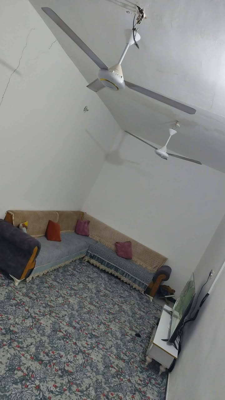 بيت للبيع المساحه ١٠٠متر ٥ العرض ٢٠ الطول ألمطحنه أساس تجعيب سكف عكادة متعوب عله البيت ارضيه بورسلين وكاشي يحتوي البيت على غرفة النوم ٤×٥ صاله كبيرة استقبال مرتب بي أوراق لبلدية كامله بس يتفعل التطويب يطوب وايضا مرقم  شارع ألمطحنه بلوك ٥ شارع ٥ شارعه ١٢ متر السعر على الرقم ***********واتساب السعره ٣٢مليون ونص بي مجال
