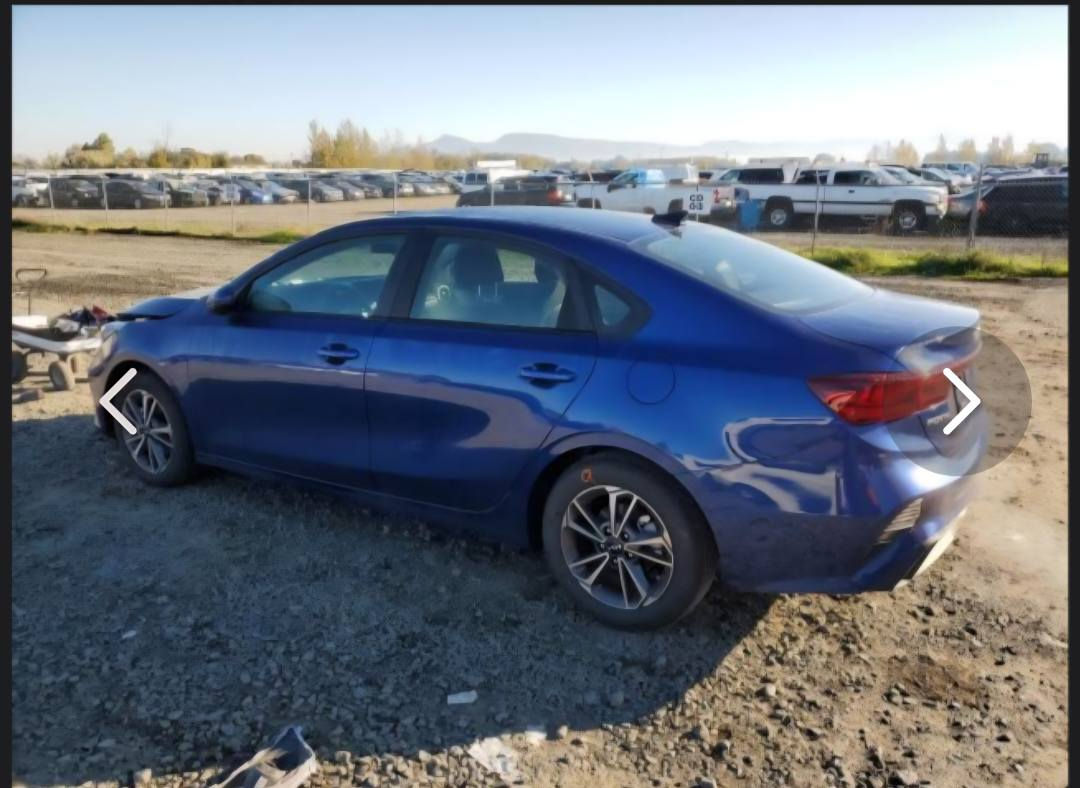 سلام عليكم 
للبيع كيا فورتي 2023 وارد امريكي محرك 2000 دوش  ضرر بسيط فقط بنيد مصبوغ صور الحادث مرفقه بدون دواخل ايرباك دركه رقم بغداد بأسمي تحويل ثاني يوم مكاني بغداد الكرخ 
للاستفسار اتصال على الرقم *********** بغداد, العراق
