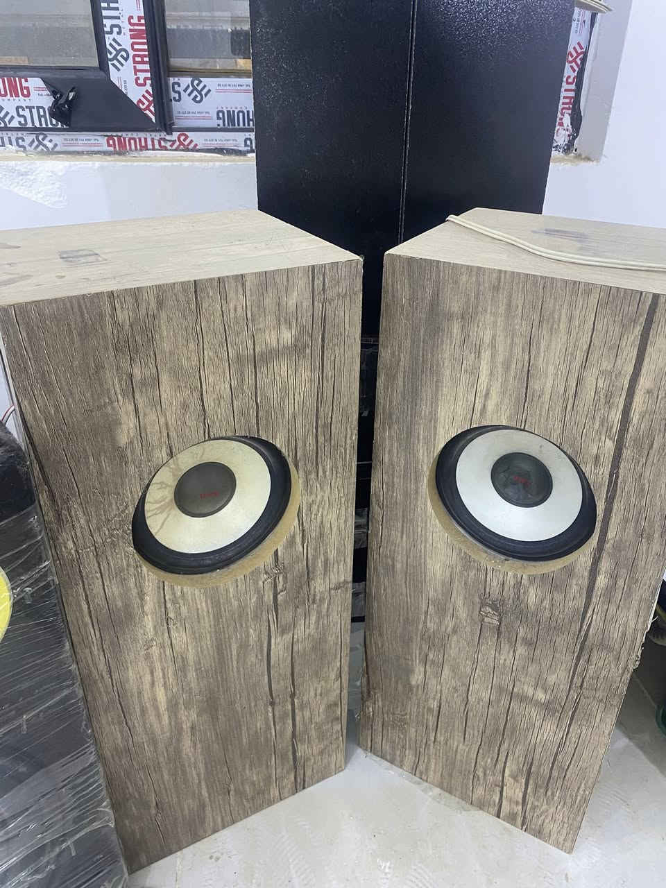 سلام  عليكم كفر سماعات خشب ثقيل نضافه95 بالمئه تكدر  تخلي  سماعه  ثانيه  ومقطع  من  الداخل مع  تغليف  الداخل  بالاسفنج   للتعزيز  الصوت   سعر 35 مكان  كركوك  ***********
