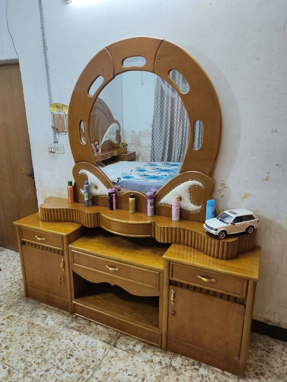 غرفة نوم للبيع مع الدوشك تسكام صاج داخل وخارج ضهر جرجوبة مابيها اي ضرر مكاني حلة شارع 80 قرب مدينة ألعاب ارض بابل ***********
