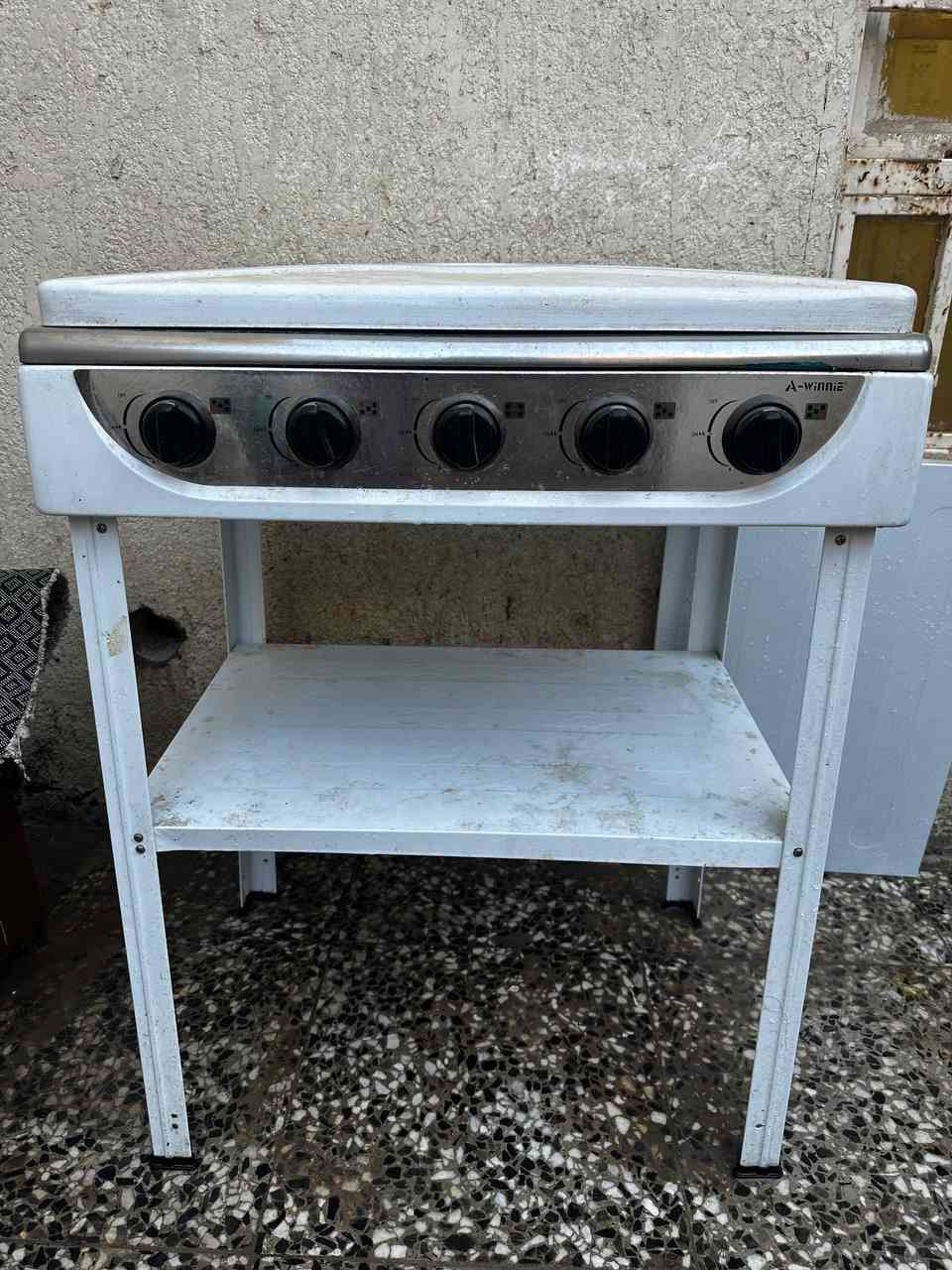 السلام عليكم للبيع طباخ ٥ عيون بدون فرن السعر ٤٥الف للتواصل ***********
