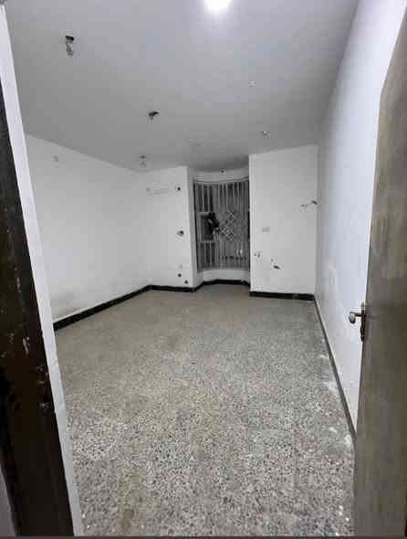 بيت الايجار حي الأصدقاء قرب تقاطع العسكري 
200م
تفاصيل طابقين طابق الأرضي  يحتوي على غرفتين وستقبال وهول وصحيات وكراج 
وطابق الثاني يحتوي على غرفتين وصالة وصحيات 
سعر الايجار 900قفل 
الاستفسار ***********
