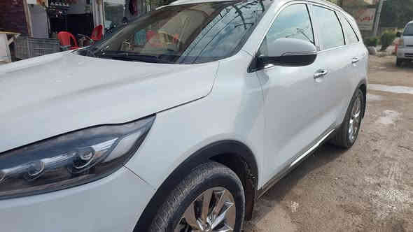 كيا سورنتو خليجي مكفوله من الضربه ماعدا ملاحظات بسيطه مأشره بالصوره موديل ٢٠٢٠ رقم قادسيه جديد تحويل مباشر محرك ٦ ماشيه ١٦٦ الف تخم تاير حداديه جديده محرك جيد جدا  تبريد شغال ٧ راكب بصمه السعر٢٤٠ وبيها مجال بسيط العنوان الديوانية الشاميه للإستفسار الاتصال ***********
