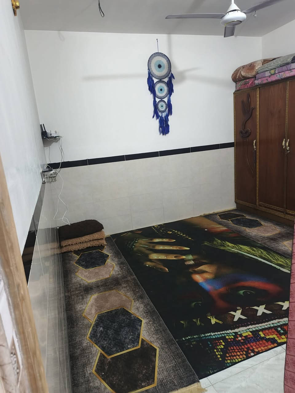 سلام عليكم للبيع المساحه
رفت شغل درجه اولى يحتوي ع ستقبال و غرفه و مطبخ مساحه درج و حمام ***********
السعر.     65
