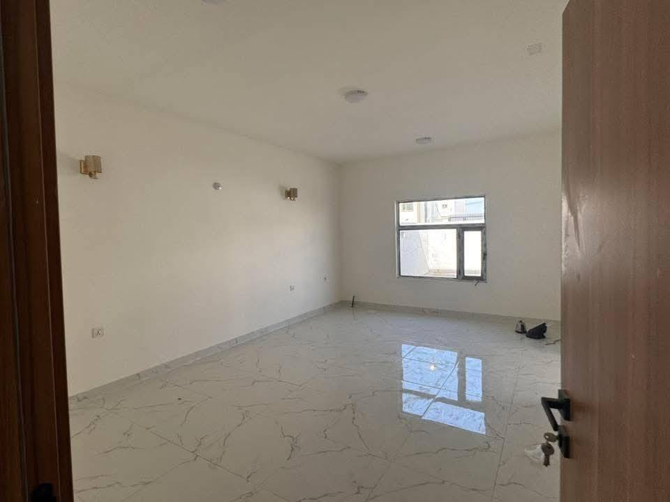 دار للايجار #مجمع الاميرات 2
مساحة 250 متر مربع رابع
الايجار 450 
3 غرف +صالة +استقبال + مطبخ +صحيات +گراج 
للاستفسار الاتصال واتساب:
***********
