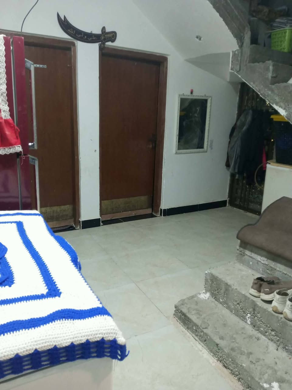 بيت بالصالحيه شارع احمد الوائلي .
‏مساحه 150 متر يبعد عن الشارع العام ٢٠٠ متر  شارعين تبليط مجاري ماشيه ع الشارع موقع جدا مميز 
‏استقبال معزوله
‏كراج سياره
‏مطبخ مفتوح على الصاله
‏غرفتين نوم 
‏حمامات داخلي وخارجي
‏موزع درج 
‏مناور اثنين 
‏البيت بي نقص سيراميك جداري فقط المطبخ والحمامات وبيتونه وستاره فقط
‏بناء جديد 2024 بلوك
‏السعر 130 ويي مجال
للتواصل على التلكرام @Martada67
او المراسله على حساب الانستكرام 52g.u


**إذا كنت صاحب هذا الإعلان وتريد حذفه لأي سبب، رجاءا أرسل رسالة إلى الدعم الفني**