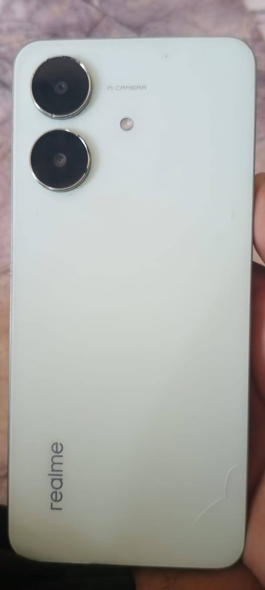 السلام عليكم
جهاز               ذاڪره 128 /  Realme
الجهاز ضد ماء  

الشاشه مكسوره الظهر نضيف وكامرته نضيفه 

يدعم التصفح عن بعد 

الملحقات شاحنه وڪيبل بس 
السعر  :  80 الف وبي مجال 

مكان بغداد / ***********
