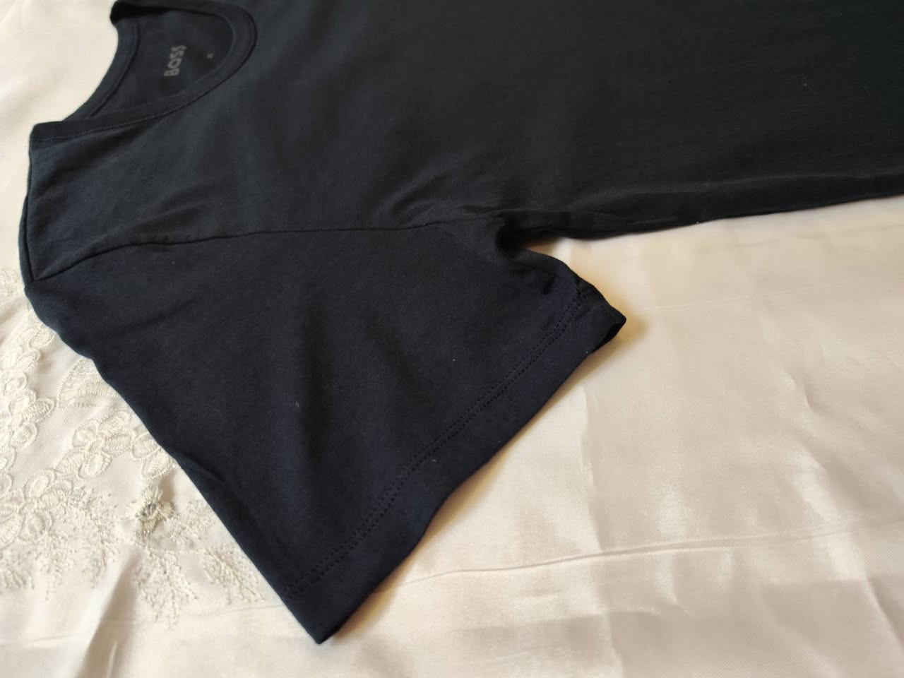 HUGO BOSS 🔥🔥
100% اورجنال اوربي 
-------
M قياس 
48cm العرض 
70cm الطول
----
نظافة تامة %100 
توصيل 6 الاف لجميع محافظات العراق 🚙


**إذا كنت صاحب هذا الإعلان وتريد حذفه لأي سبب، رجاءا أرسل رسالة إلى الدعم الفني**