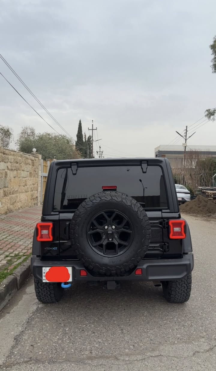 Jeep wrangler Willys 2025 4XE

‎3 نیزام HYBRID-ELECTRIC-ESAVE
فوول فوول مواسەفات ٤ پستنی هایبرێد بێ سبوخ بێ سارد دەعامی بۆ دەعامی بە شەرت دەبڵ ئەکسل سەیارەکە بۆنی شەریکەی لێدێ لۆک لۆکە نمونەیە لە جوانی 15000km ڕۆیشتووە 
مواسەفات :
تەعدید سورعە
بەسمە + شەغال
لایتی پێشەوە زینۆن
لایته پشتەوە زینۆن
ئەپڵ کارپلەی
ئاوێنە کارەبایی و هیتەر
شاشە گەورە
کوشین هیتەر گەرم و سارد
٤ جام کارەبایی 
سوکان هیتەر 
قفڵ ئەکسلی پشتەوە
تەبرید مەرکەزی
‏٤ AUX
دوگمەی OFF ROAD
ڕاداری پشتەوە و پێشەوە
سەماعە ALPINE
دەعامی پێشەوە ئاسن
دۆسە بیلادی

0750 504 43 44
