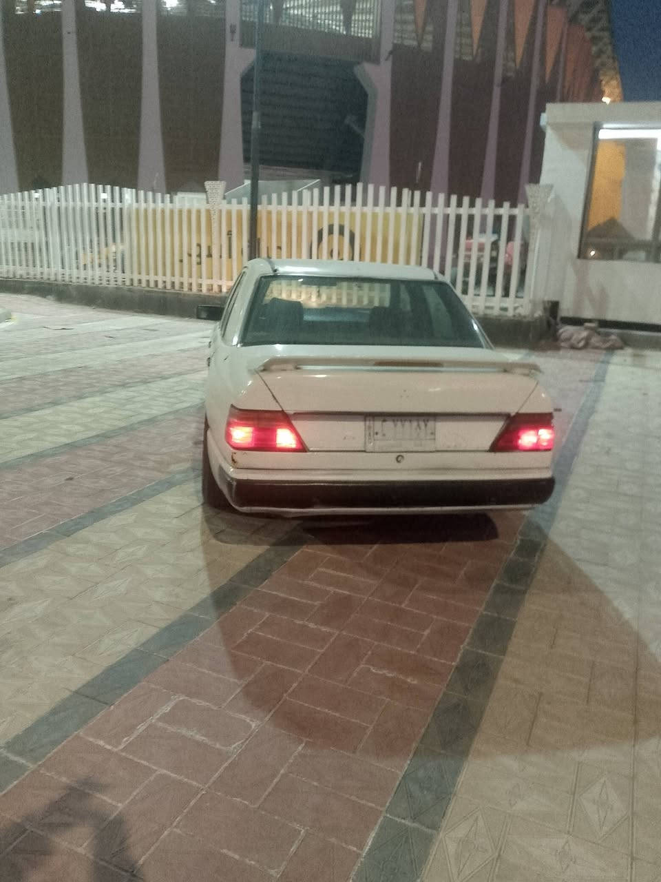 السلام عليكم مارسدس دب تخم تاير حداديه حلوه كير ومكينه حاويه فيفيتي  تبريد شغال رقم بغداد بسمي تريد وكاله تريد تحويل سعر27 وبيهه مجال عنواني ناصرية سوك الشيوخ ***********
