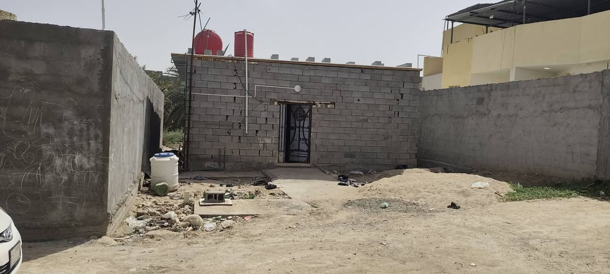 بيت بناء ابلوك سقف سندويج للبيع
شط العرب التنومه منطقه الصالحيه شارع المسبح قرب مدرسه الريف الزاهر
طابو زراعي سند ٢٥ وكاله وطابو ومكاتبه 
مساحه الارظ ١٩٠ م نزال ١٩ م واجها ١٠ م مساحه البناء ٨٠ م
متوفره كافه الخدمات شارع المسبح تبليط امتدادآ للسايدين ماء كهرباء مدارس 
الاستفسار عن تفاصيل اكثر  

على الرقم *********** 
واتساب *********** البصرة, العراق
