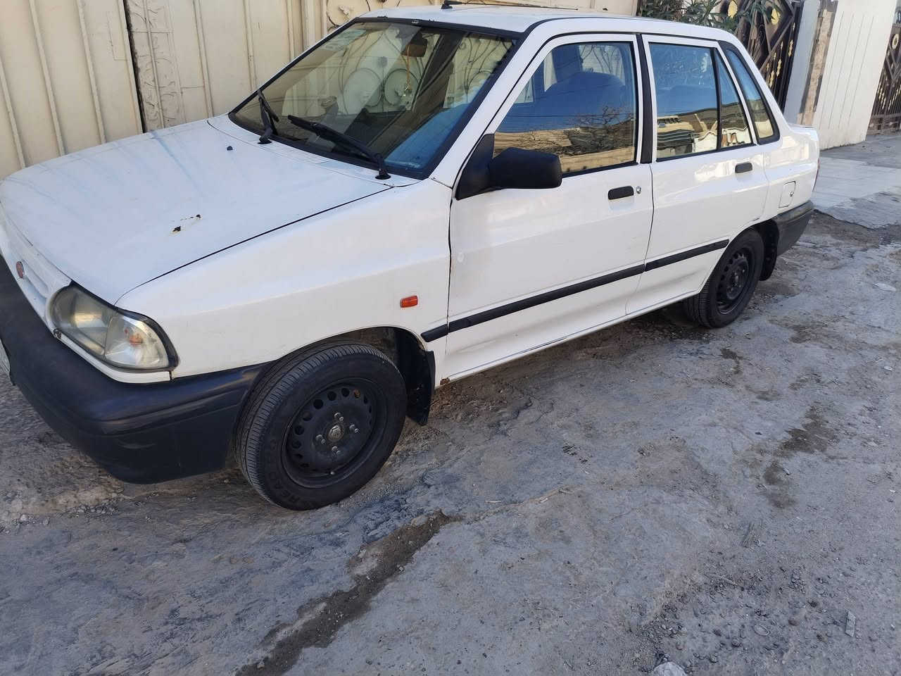 السلام عليكم ورحمة الله وبركاته سايبا 2011 كرستال سياره جديده وكل نقص مابيها الله شاهد ومامشتغله تكسي ابد من نزلت من الشركه لليوم مامشتغله تكسي السياره بيها جاملغ الي من جهت السايق تبريد شغال جاهزه من كلشي السعر ٤٠ وبيها مجال بسيط متواجد ع فيس والي ايحب يتصل ***********
