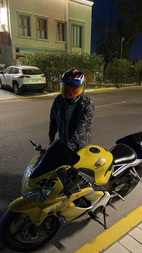 سلام عليكم دراجه f4i 200. للبيع محرك مكفول مكان دراجه عامريه ***********  واتساب بس
