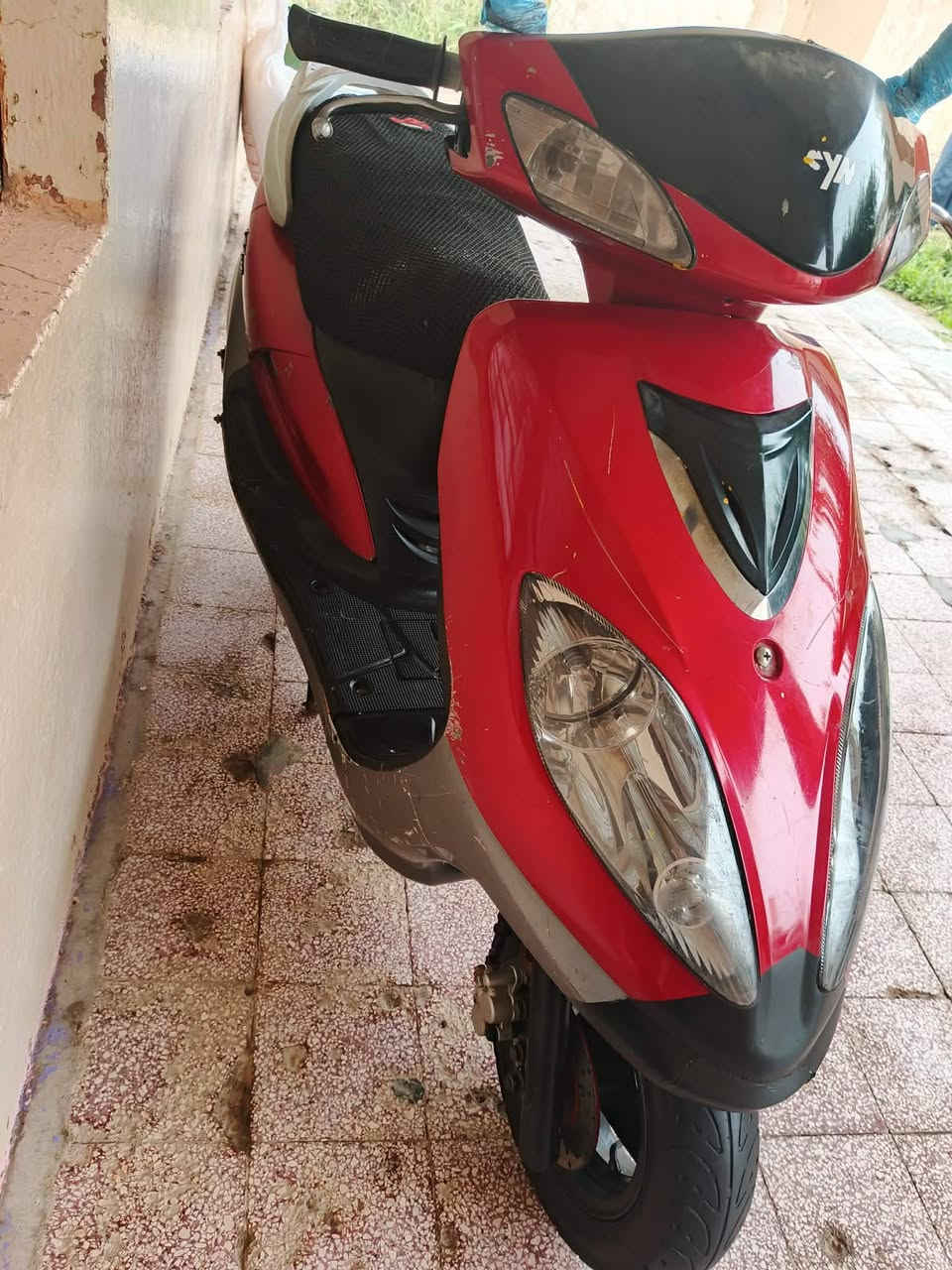 السلام عليكم دراجه سايم ابو عيون للبيع كله شغال صلف كهربائيات كله شغال مكينه فول  نعومه مابيهه اي نقص دراجه حيل نضيفه بدووون اوررراااق 
السعر. 550 او بي مجال للشراي 
العنوان. داخل الرمادي 
رقم الهاتف. ***********
