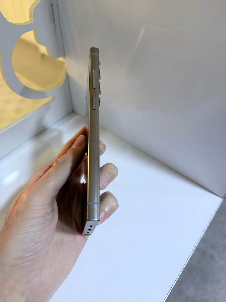 سامسۆنگ ئێس ٢٥ کۆپی
وەک عەیب مۆبایلەکە هیچ کێشەی نیە دوو سیمکارتە
زاکیرەی دوو تێڕایە و بەرنامەکان لەسەری ئیش ئەکات
نرخی ٩٩ هەزارە و گەیاندن هەیە
ناونیشان هەولێر - قەڵاتی نوێ مۆبایلی هاوکار
ژمارە مۆبایل :- 📱 *********** أربيل, العراق
