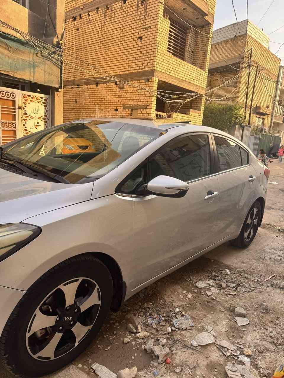 لام عليكم سيراتو 13 شكل 14 خليجي
فول من عدا لبصمه لد امامي خلفي
فتحه اشاير بلمري 
مري شفط 
شفتات استريرن 3انضمه قياده 
رقم سليمنانيه تحويل وكاله ثاني يوم
بيهه جاملغ خلفي وشويه من قبق لجنطه 
سياره خير من الله
سعر 125 وبيه مجال مكاني بغداد
الهاتف***********
