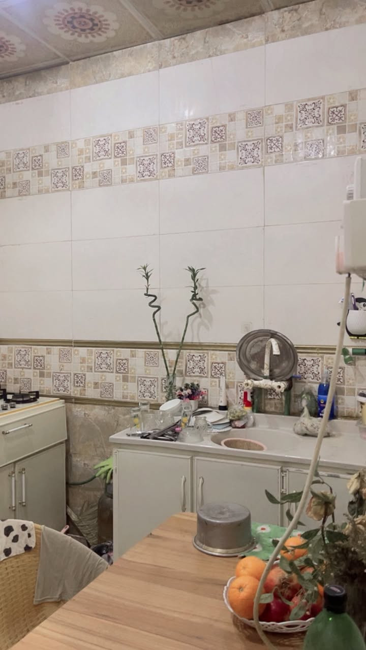 بيت تجاوز للبيع ١٤ وبي مجال
مساحة ١٠٠ تقريبا 
يتكون من غرفة نوم ٤*٥ 
وهول ٣*٣ 
ومطبخ ٣*٣
وحمام وتواليت مشترك ٢*٢
وطارمة ٣*٧ 
وديوانية ٣*٦ 
سكف صب كونكريت البيت 
غرفت النوم سندويج سقفهه جديد 
البيت كلة سيراميك 
ونضيف جدا 
البصرة الامن الداخلي 
شارع السوك قرب سنتر الاسدي


**إذا كنت صاحب هذا الإعلان وتريد حذفه لأي سبب، رجاءا أرسل رسالة إلى الدعم الفني**