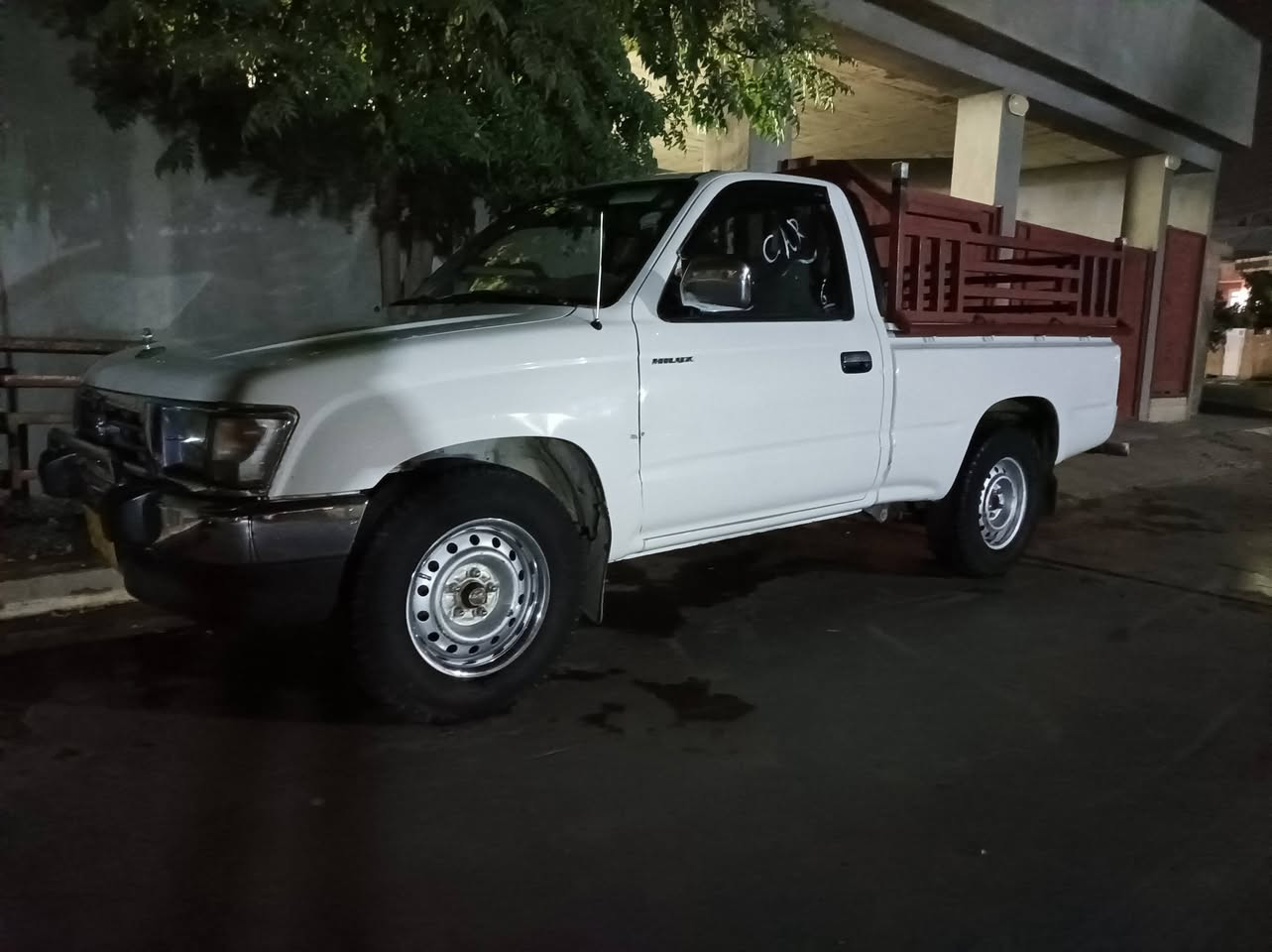 توێتائەڕنە 2001 بۆفرۆشتن سەیارەیەکی جوان ***********
