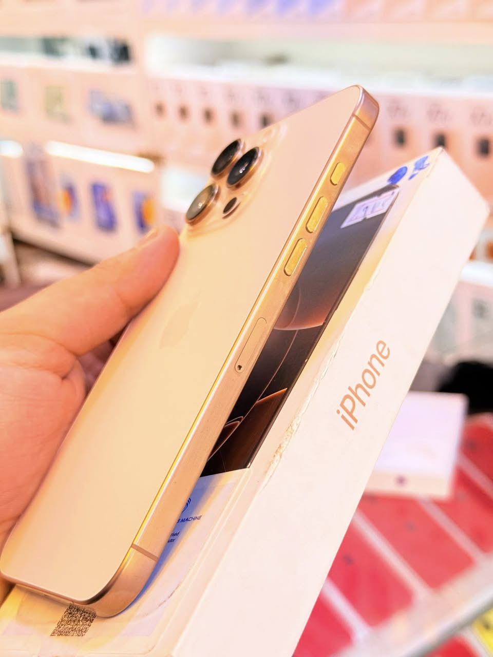 ايفون 16برو ماكس ذاكره 256بطاريه 97جهاز اخو حديد زلغ واحد مابي وتر بروف جهاز بمعنه كلامه نضيف جهاز بمعنه كلامه نضيف لا مفتوح ولا مصلح فحص حاسبه كوله نورمل ملحقات كامله ضمان 5ايام من مركز لوان مميز 
سعر 1350الف قفله من الاخير 
بغداد البياع شارع عشرين مكتب ماستر للمبايل 
***********
