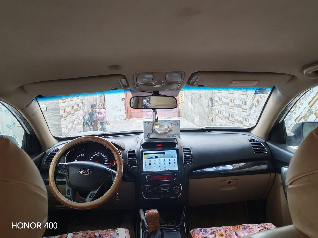 السلام عليكم.. 
سورنتو موديل 2014خليجي واسط ابيض الون  السيارةمكفولة. 
محرك( 4)سلندر2400نوع دوش المرغوب السعر 155وبيها مجال حك الجية.. للاتصال(***********)
