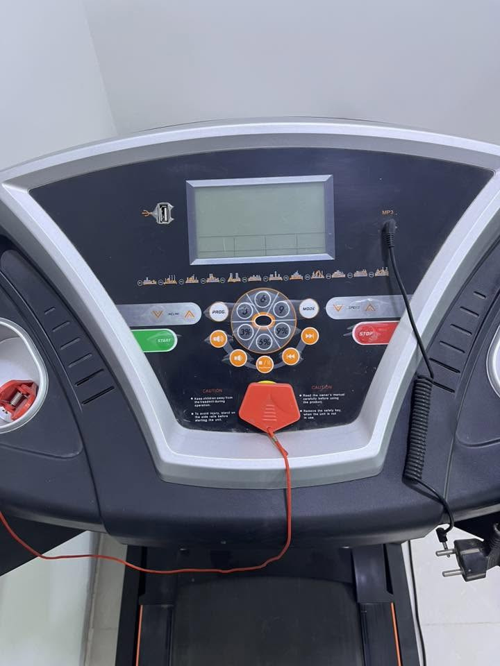 السلام عليكم جهازة جري من ماركة speed fitness الجهاز نظيف جداً وممستعمل قليل مثل ما مبين بالصوره ويحتوي الجهاز ع جهاز شد البطن(مساج للبطن) الخاص بعضله الارداف والخصر والفخذين والظهر، 
سعر الجهاز ٤٥٠ وبي مجال 
الجهاز استعماله قليل ونظيف جداً
مكاني بغداد 
للتواصل واتساب 
***********

