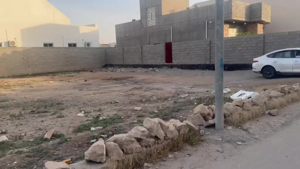نعلن لكم قطعه أرض للبيع الرمادي شارع ٤٠ قرب اثاث القند التفاصيل داخل الفديو للمزيد من المعلومات يرجى الاتصال على الرقم ***********

