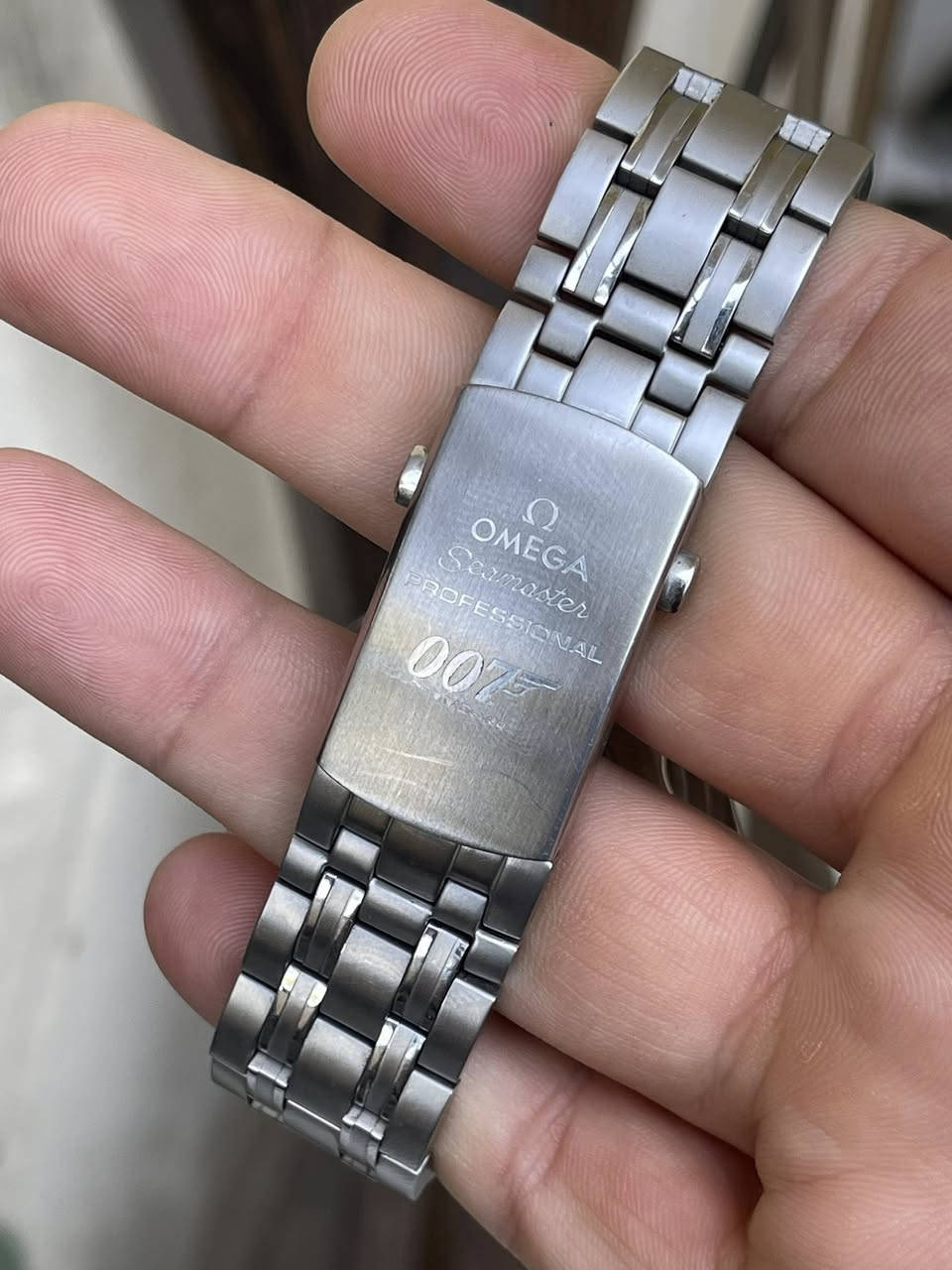 سلام عليكم 
ساعة ماركة OMEGA 
مكينة وتماتيك + تكويك 
سنل ستيل ب كامل 
قفل بحري طوق دوار سيراميك 
ضد ماء 100 
عرض منفذ تاريخ 
وزن ثقيل 
سير بلادي وميكا شعار خلفي يحمل عائلة جميس بوند 
تسلسل وختومات صفحة ساعة 
ارقام اميال لامنيوس 
نضافة تامة لوك 
عنواني بغداد الدورة يوجود توصيل بغداد ولكل العراق 

***********
