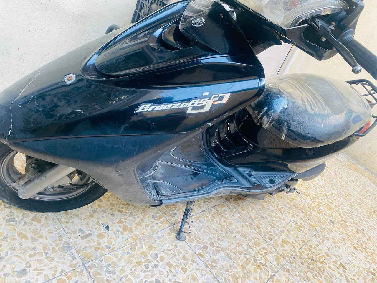 بريز بغبغا 🦜
دراجه بلاديه 
مسويلهه ادامه
فيت بم جديد 
نوزل خطين جديد
كلج امامي جديد 
كلج خلفي جديد
قايش جديد 
دهن جديد 
السعر 500 وبيهه مجال 
مكاني بغداد مدينة الصدر 
الرقم ***********
