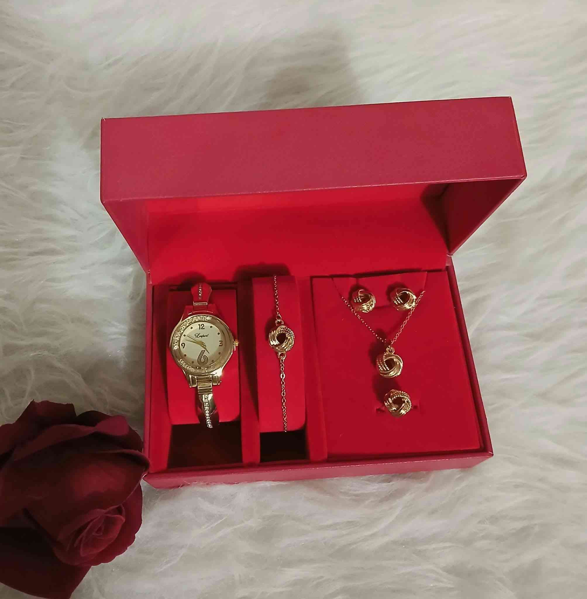 ❤️لعشاق الاناقه ❤️❤️بكج هدايا  ساعات رجالي و  نسائيه مميزه❤️❤️
هدايا رأس السنه 
 كلش حلو وأنيق بكج رجالي و نسائي مميز❤️⌚مع علبه خاصه ومميزه 
متوفر خدمه التوصيل داخل الفلوجه واطرافها ومحافظات العراق 
رقم الهاتف للاستفسار ***********
@إشارة 
إشارة الأصدقاء
