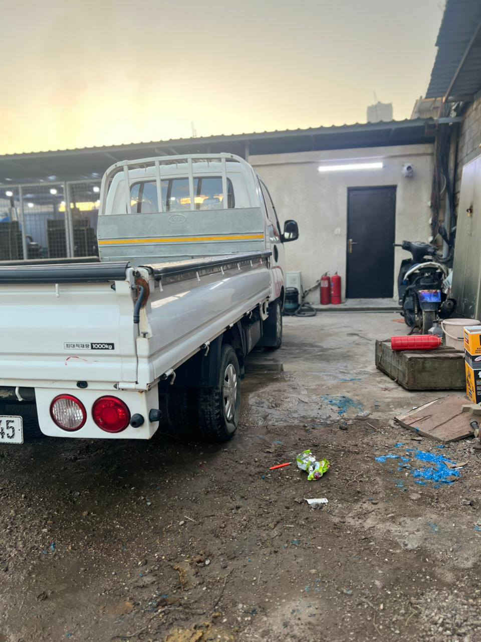 يا لله سلام عليكم
كيه بنكو حمل للبيع  موديل 2018 
سياره مال جناي جاهزه من كلشي ما بيهه نقص برغي شغل واطلع 
السياره مكينه او كير وشاصي مكفولات كفاله عامه تخم تاير 
كهربائيات السياره كلهه شغاله ماكو شي عاطل بيهه ضربه بل ربع الوره سايق ومصبوغ على كدهه 
سنويه جديد لل29 وهزه هم جديد يعني تحويل كبل بصمه وارقام الماني الجديد 
سعرهه 115 وبيه مجال حك الجيه 
للتواصل ***********
موجود وات ساب
