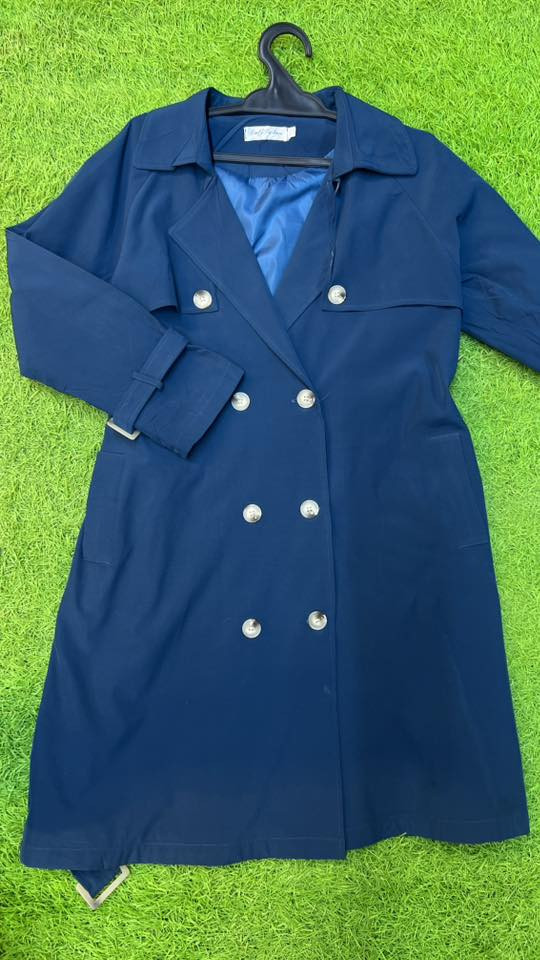 ترانش كوت نسائي  قطع كلش حلوه وشرط نضافه 
متواجدين من الساعه 8 صباحا الى 11 مسائا 
سعر القطعه ب 12. الف بس 
موقعنه ذي قار قضاء الفجر شارع ابوًجمال مجاور مطعم انوار المدينه المدينه سابقا 
للتواصل *********** اتصال أو واتساب
