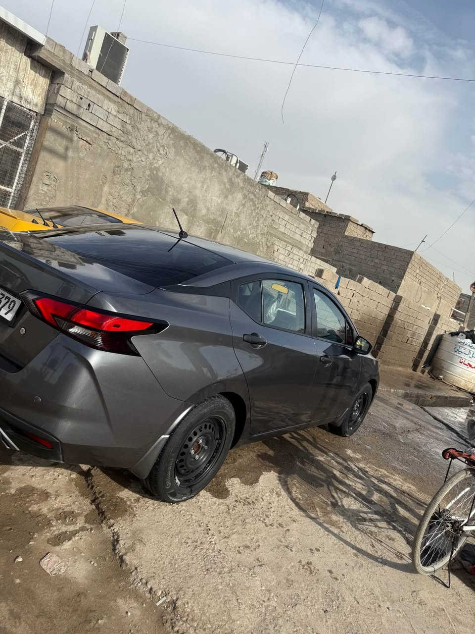 نيسان فيرسا 2023 
رقم بصره بسمي حره تحويل ثاني يوم 
وارد امريكي حادث بسيط جدآ جاملق الامامي الايسر بارد فقط بدون تبديل وبنيد بي شبرين فقط بارد((بارد فقط))بدون تبديل
بدون صبغ
السياره مكفوله من الصبغ والتبديل
كير محرك كفاله
 مواصفات السياره 
مكينة 1600
مثبت سرعة
تحكمات ستيرن كاملة
توقف ذاتي امامي وخلفي
رادار امامي وخلفي
حساسات خلفيه
تحديد مسار
مانع انزلاق ونظام ABS
مانع تصادم
دركة رياضية
شاشة دجتال وكاميرا خلفيه 
شاشة أعطال
حساسات قياس ضغط هواء التايرات
تبريد ثلج
علما السياره كير عادي  
((بيع فقط)) 
مكان السياره البصره أبي الخصيب
السعر 120$ وبي مجال بسيط
للأستفسار *********** البصرة, العراق
