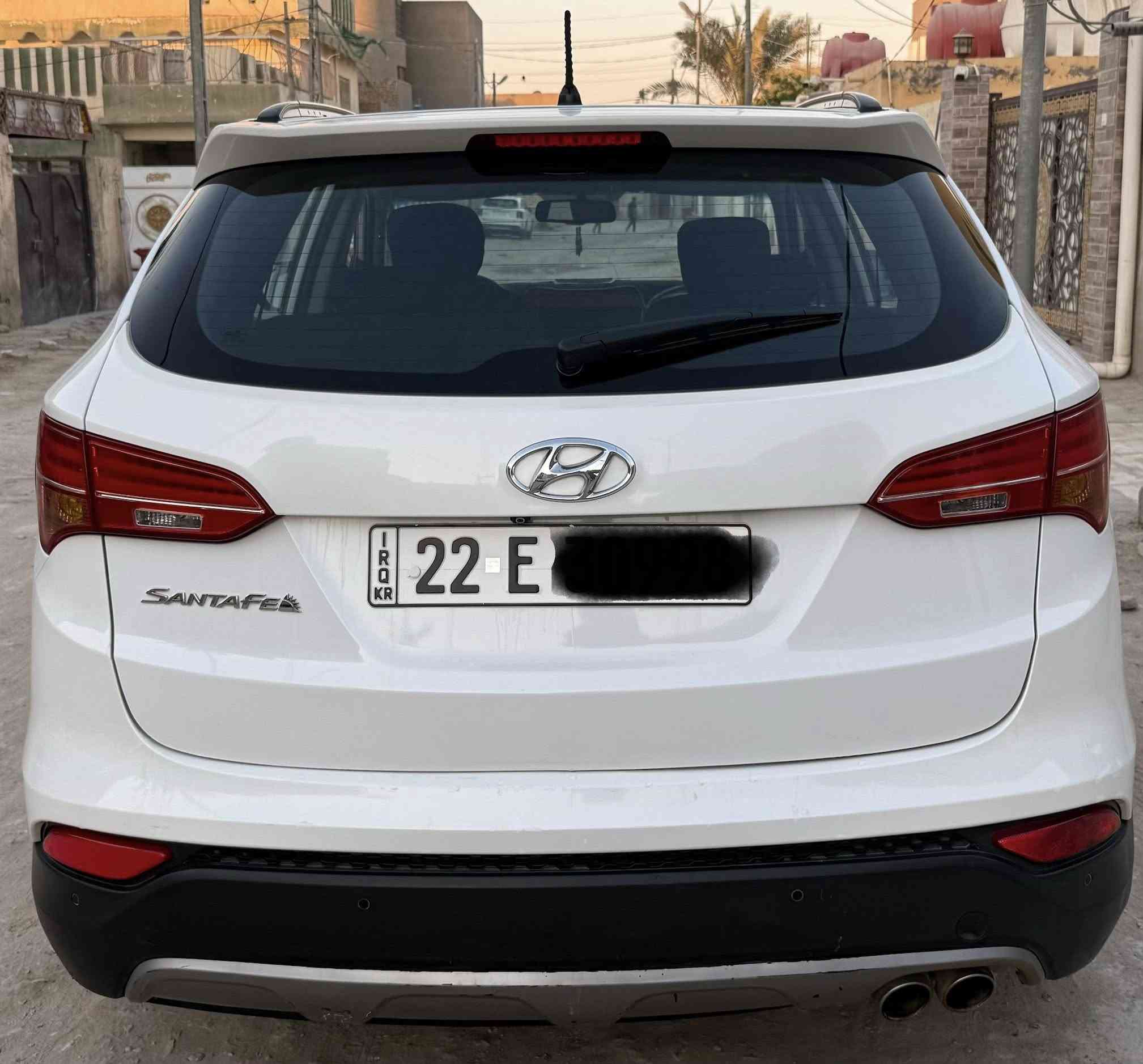 السلام عليكم 
سيارة سنتافي موديل 2014 لون ابيض خليجي 4 سلندر مكينه 2400 دوش  7 راكب رقم اربيل بأسمي رقم انكليزي فحص جديد وهزه جديده 2030 السيارة كفالة من الضربه والفتح والصبغ كفاله عامة ما عدا بارد قليل جاملغ الامامي جهة العبري وبارد باب خلف السائق قليل كلش بعدة على وضعه السيارة جديده ماشيه 129 الف شرط دك جرس 
فول مواصفات 1/1كويتي أعلى فئه 
سقف بنوراما فتحه سقف 
تشغيل بصمة
كشن كهرباء 
3 وضعيات قيادة 
لايت زنون ولد لايت وكشاف لايت 
مري شفط واشاره بالمري 
يدة نيكل 
كشن جلد جوزي
تبريد 3 قطع
ويل كروم فراشه 19
زراك لايت 
هند بريك دكمه 
اوتو هولد 
تحكم 4 جهات 
نظام ايكو 
كامرة وحساس خلفي
مانع انزلاق 
نزول منحدرات 
تخم تاير 
منضومه بانزين جديده 
مكينه وكير على الشرط 
تحويل بأسم المشتري 
السعر 168 بيه مجال قليل غير متواجد على الفيس
***********
العنوان الديوانية المركز
