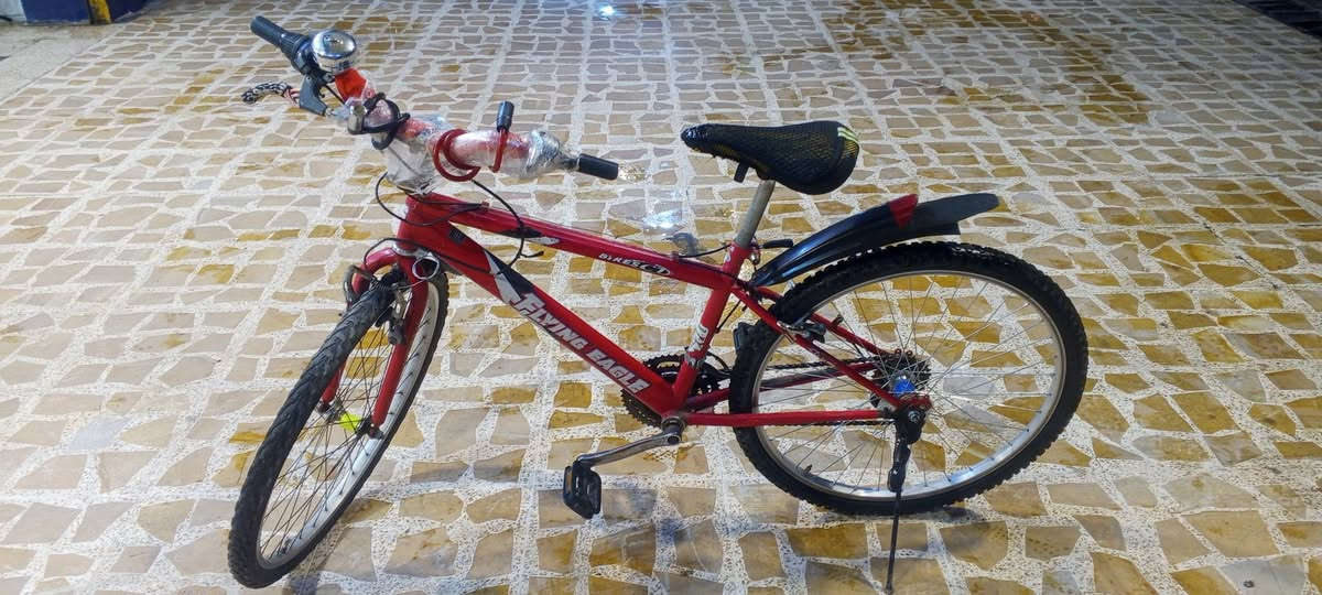 بايسكل للبيع حجم 26 باله كيرينبس بريك قدام شغال 
بايسكل مستخدم قليل متروك 
مبدل بي كير و ويل  
مكاني موصل جانب ايسر حي الحدباء 

 السعر خاص الرقم ***********
