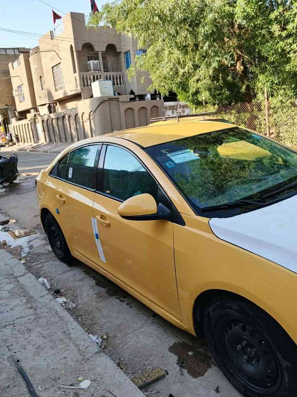 للبيع شوفر كروز وارد امريكي حادثه جاملغ الايمن  بس الجاملغ بدون دواخل وبيه طخه بسيطه بالجاملغ خلف السائق موديل 2013  تبريد شغال مصفره هيئه وغرامات سعره 60 مكاني بغداد الشعله  ***********
