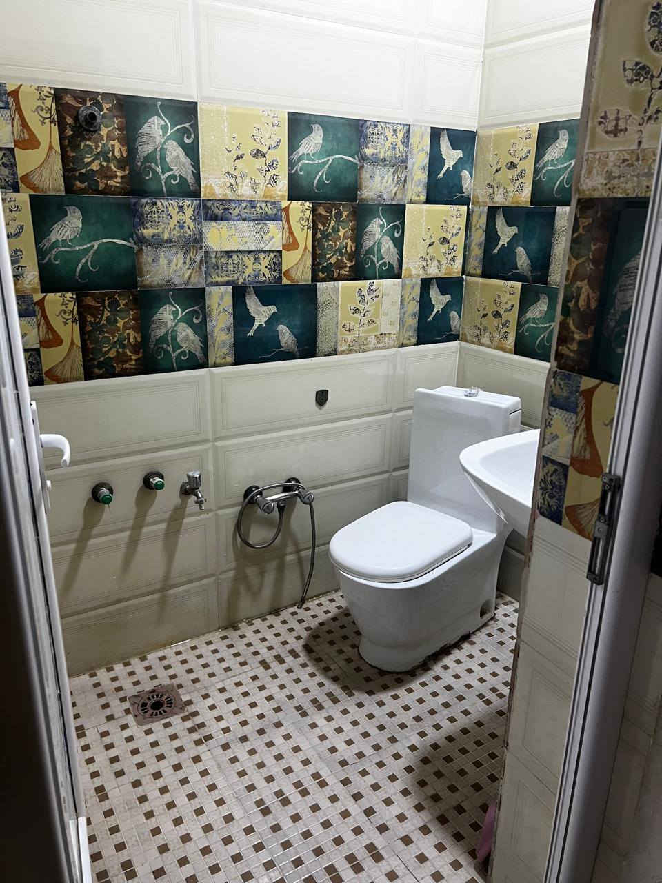 بيت البيع مساحه 80 متر طابق ونص طابوك البيت كامل من كلشي  العنوان معملجي *********** @الجميع
