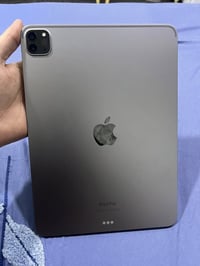 للبيع ايباد 11 برو الجيل الرابع M2 الجهاز اخذته قبل سنه ٤ اشهر  حاليا ...